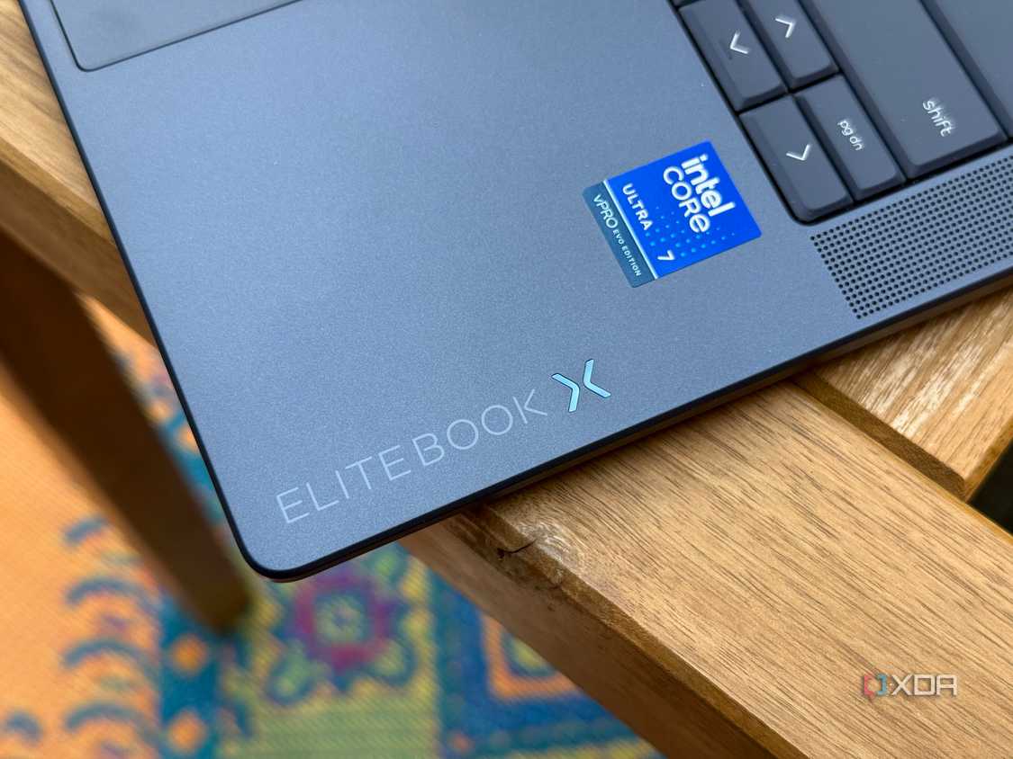 Обзор HP EliteBook X G2i: премиальный ноутбук с отличным экраном и странностями в работе HP EliteBook X G2i в раскрытом виде на рабочем столе
