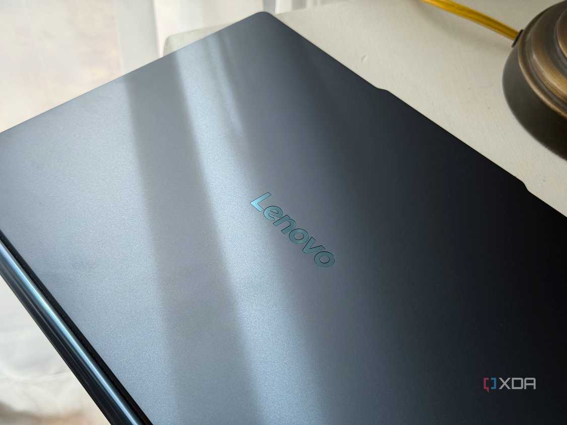 Обзор Lenovo Yoga 9i 2-in-1 Aura Edition 2026 ноутбук Lenovo Yoga 9i 2-in-1 Aura Edition в открытом виде