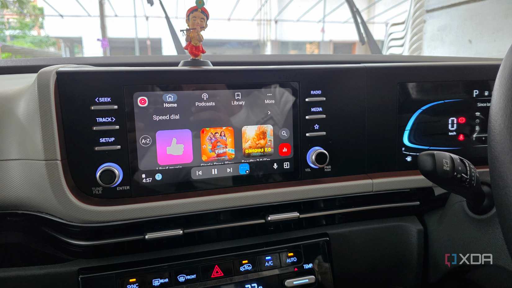 Сравнение Poweramp и YouTube Music в Android Auto: личный опыт использования интерфейс плеера YouTube Music в Android Auto