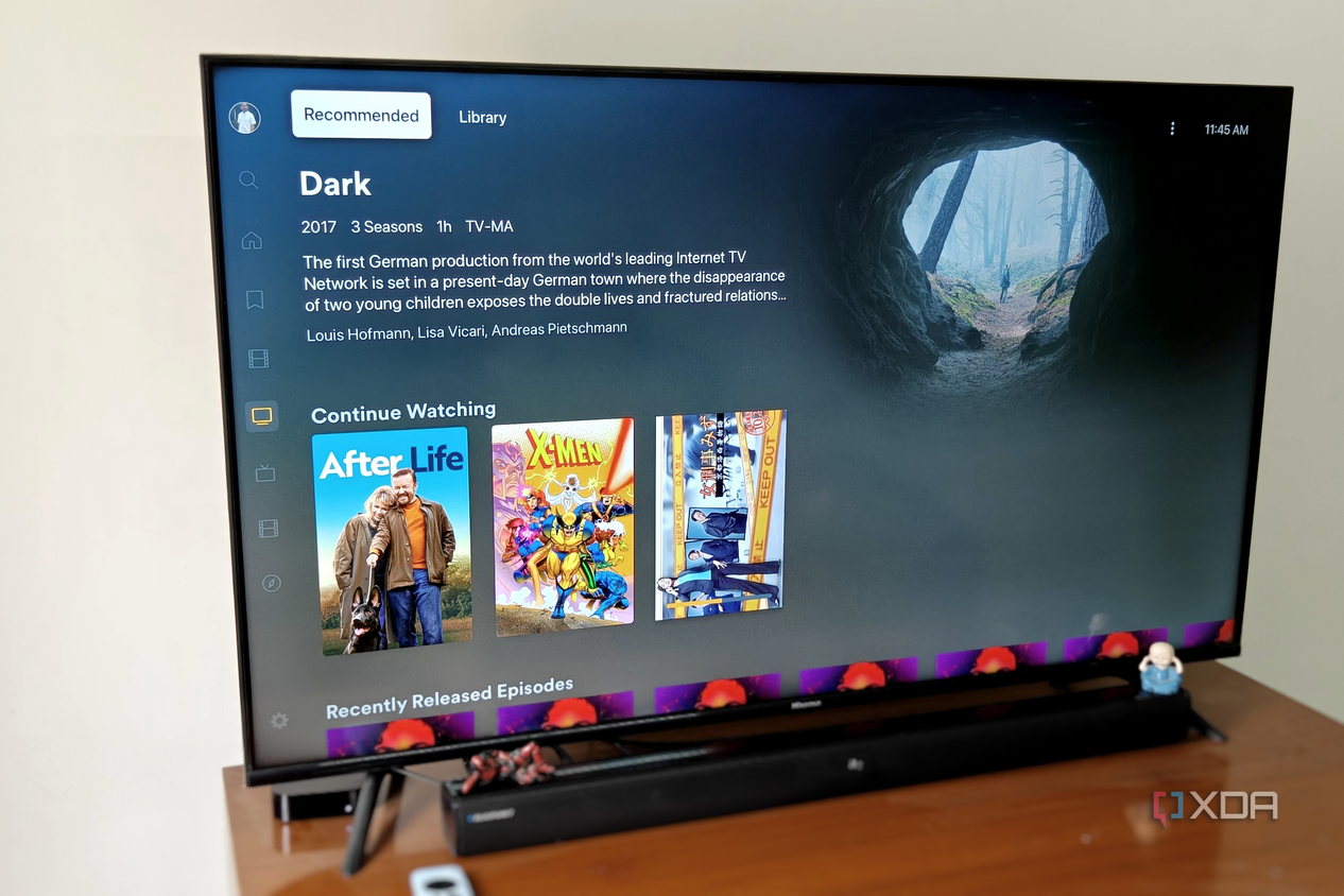 Замена Amazon Fire TV на мини-ПК: возможности, недоступные стриминговым приставкам мини-ПК Beelink EQ Mini рядом с телевизором