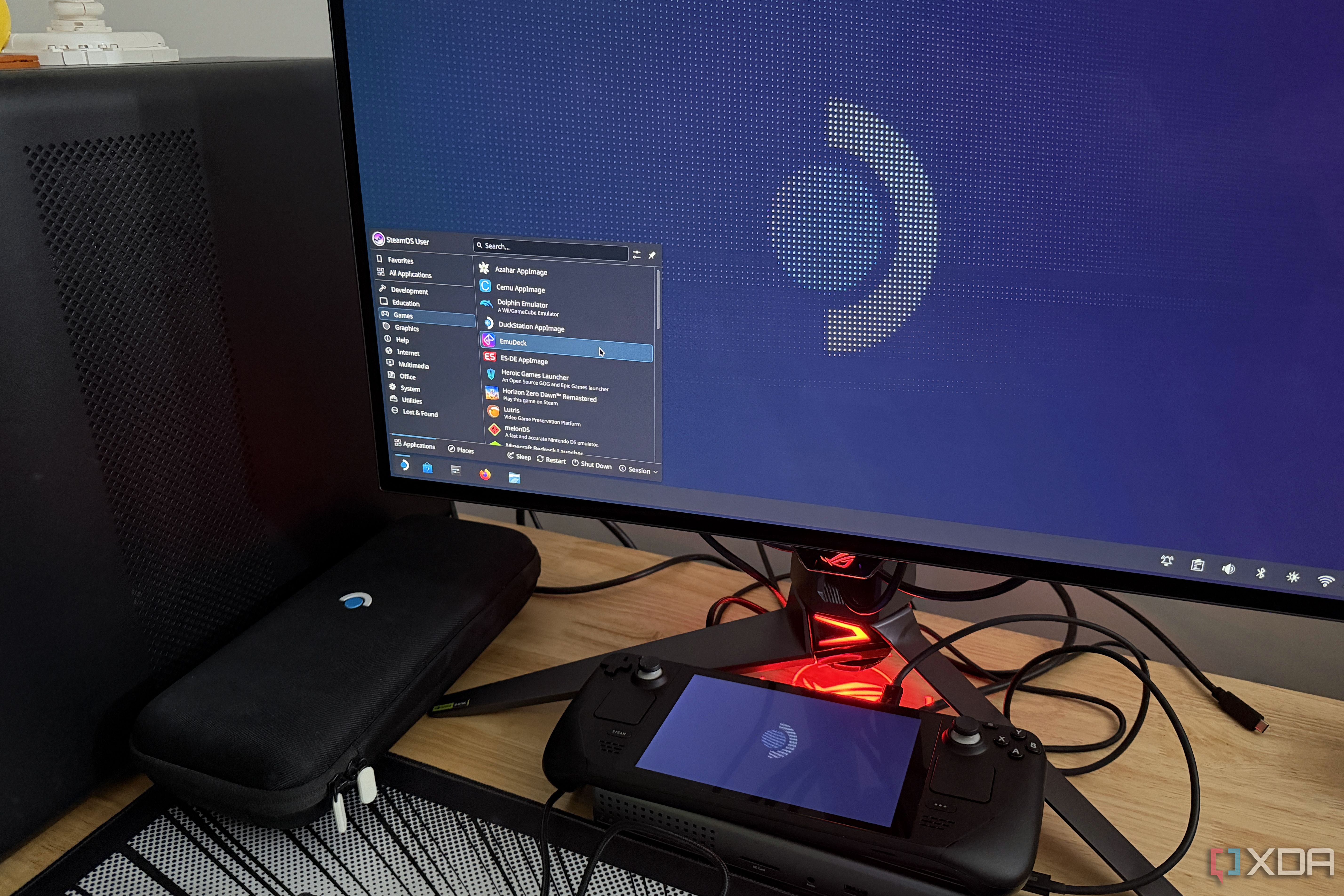 консоль steam deck в режиме настольного компьютера на док-станции