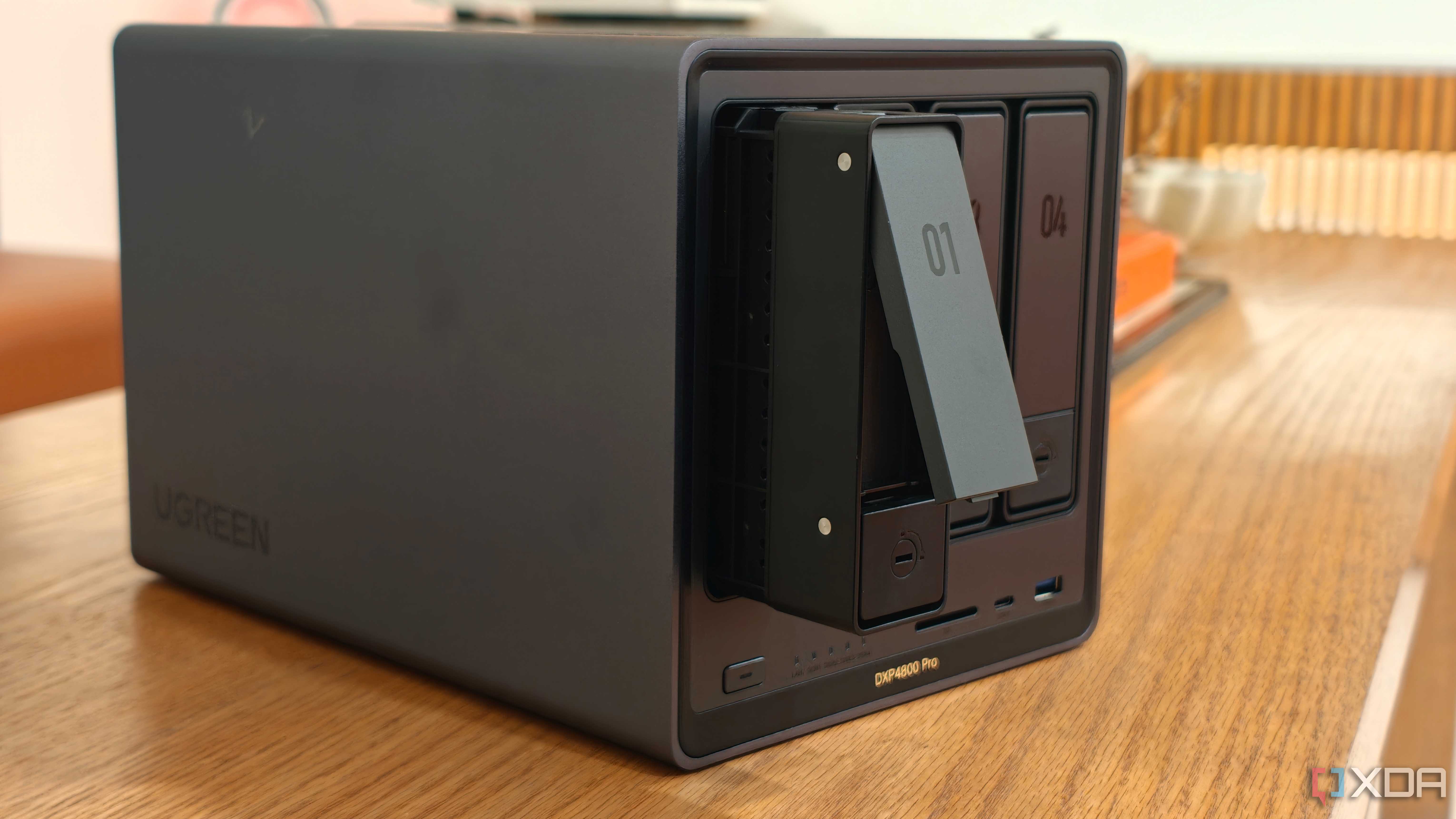 Відкритий відсік UGREEN DXP4800 Pro