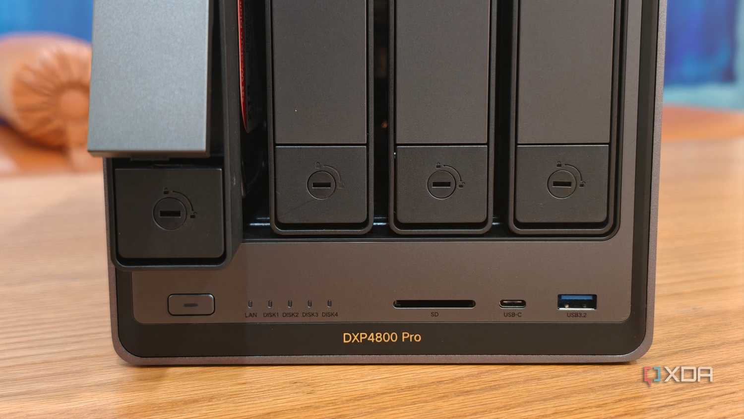 Передні порти UGREEN DXP4800 Pro