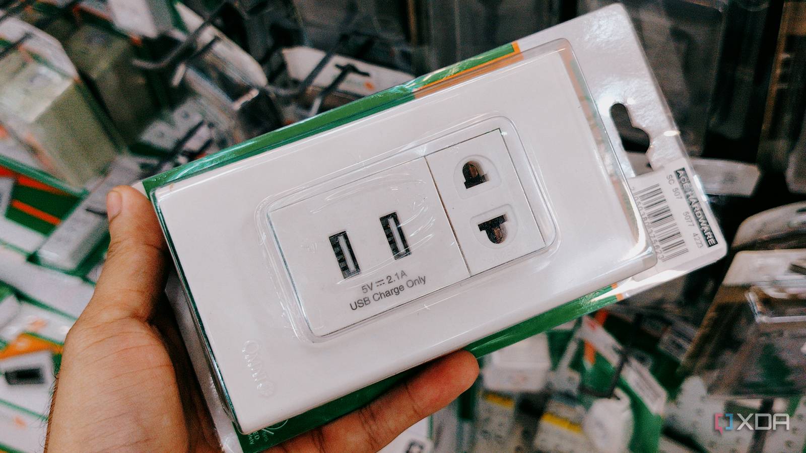 Сравнение встроенных USB-розеток и внешних адаптеров питания