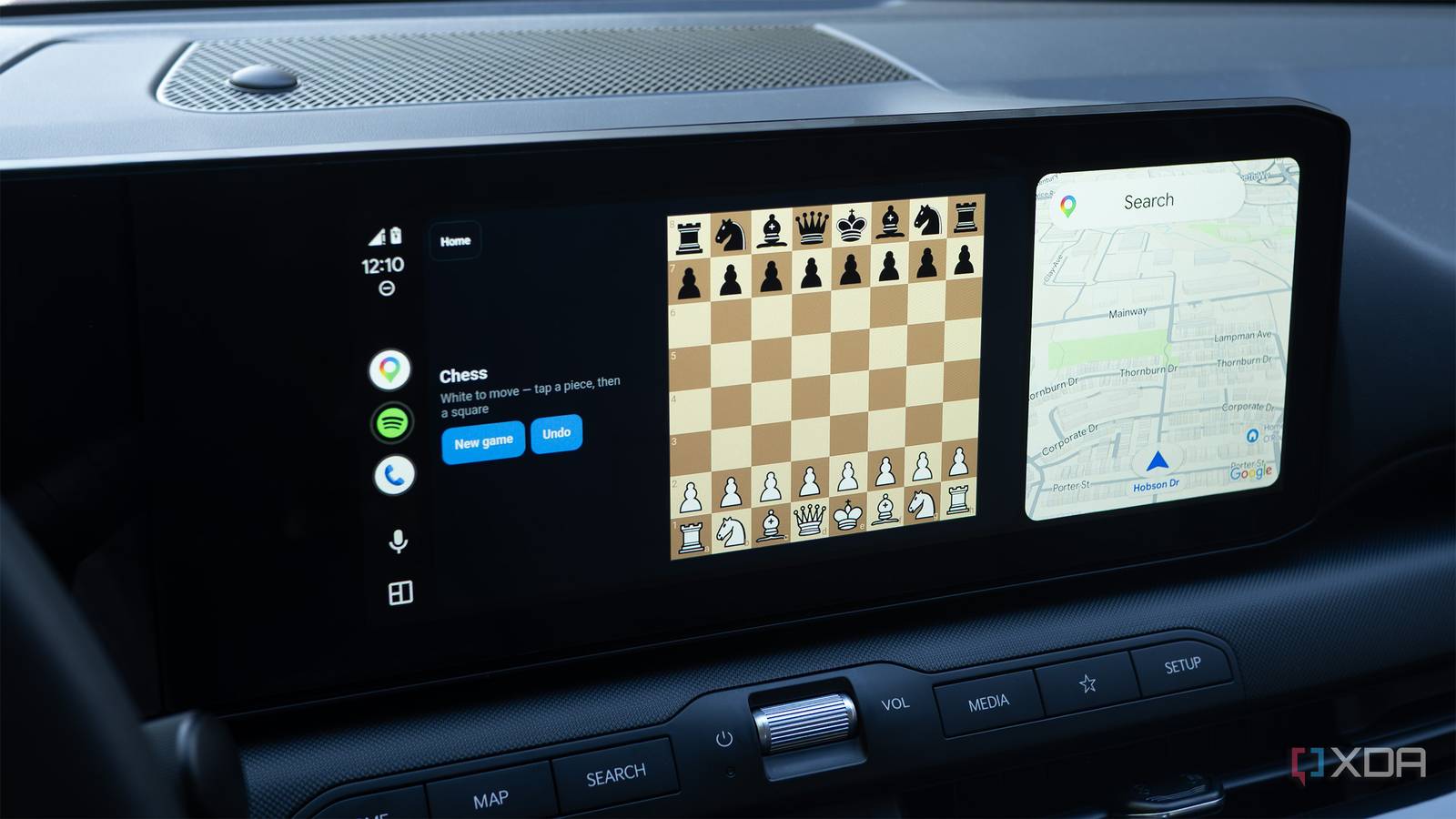 Приложение Xtream Player для Android Auto добавило поддержку ретро-игр Шахматы в интерфейсе приложения Xtream Player