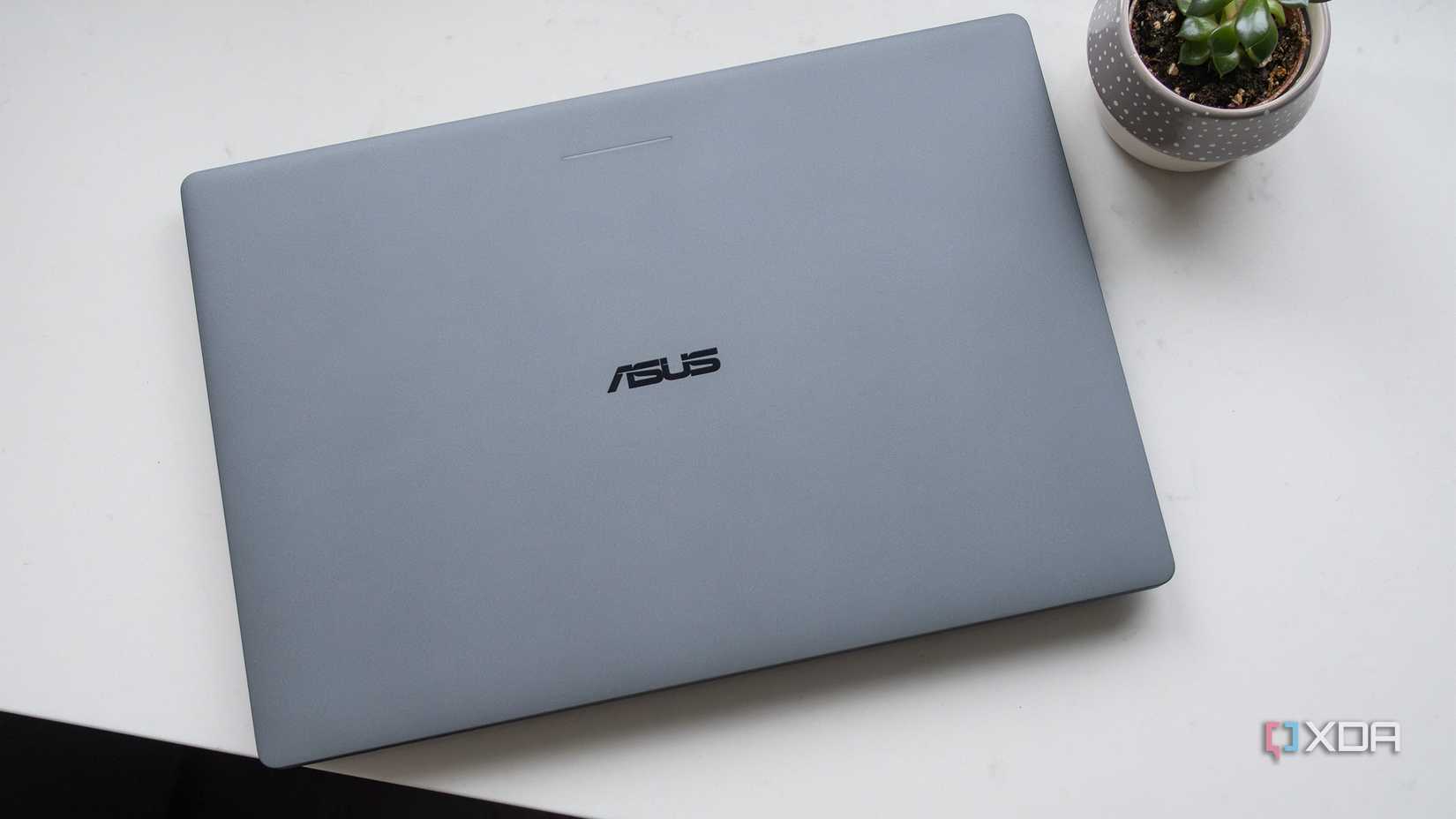 The Asus Googlebook 14 entirely closed 