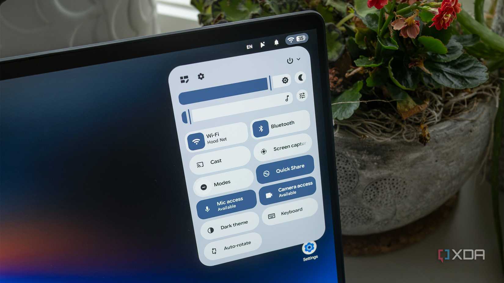 The Asus Googlebook 14's top bar menu 