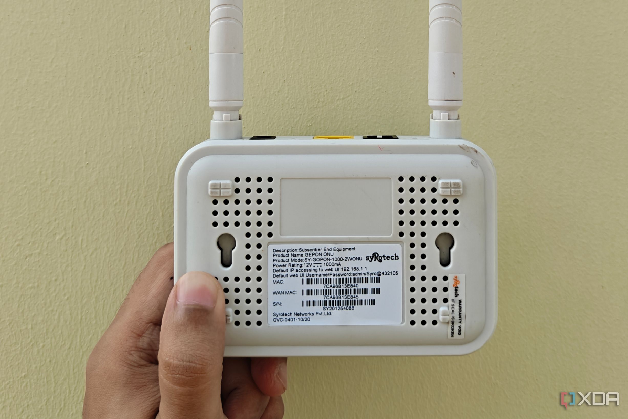 syrotech router label showing no dual SSID, old protocol, and low power usage