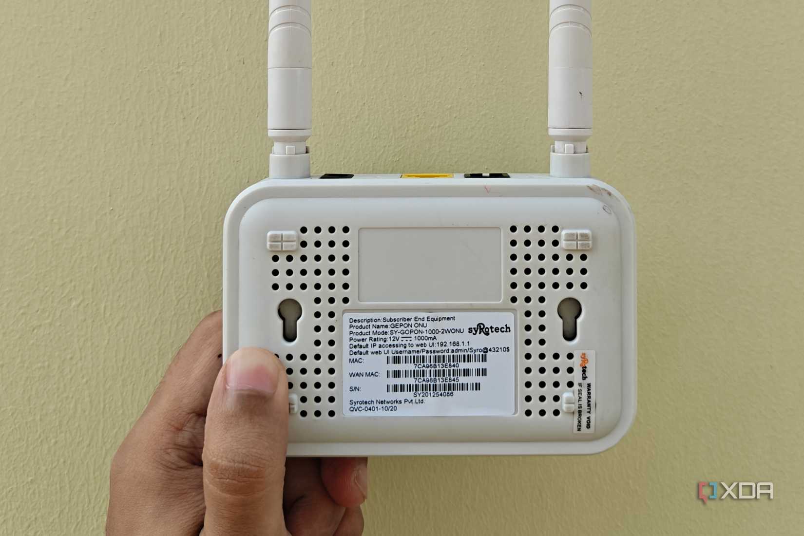 syrotech router label showing no dual SSID, old protocol, and low power usage