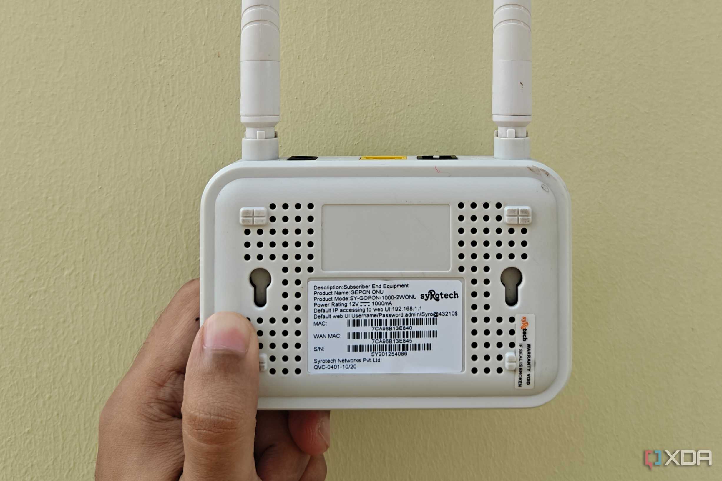 syrotech router label showing no dual SSID, old protocol, and low power usage