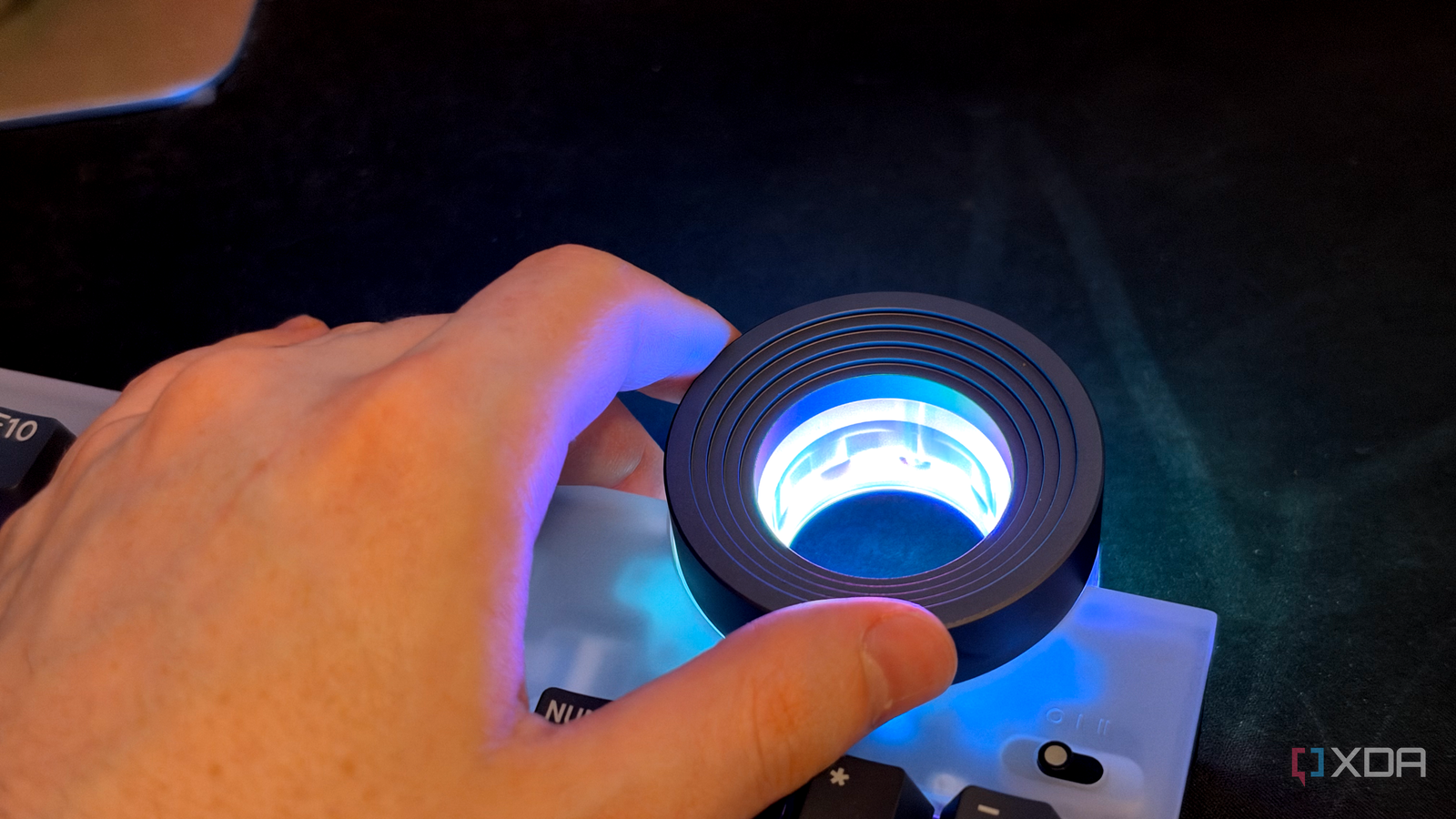 Ich steuere meine PC-Lüfter mit dem Drehknopf meiner Tastatur – ...