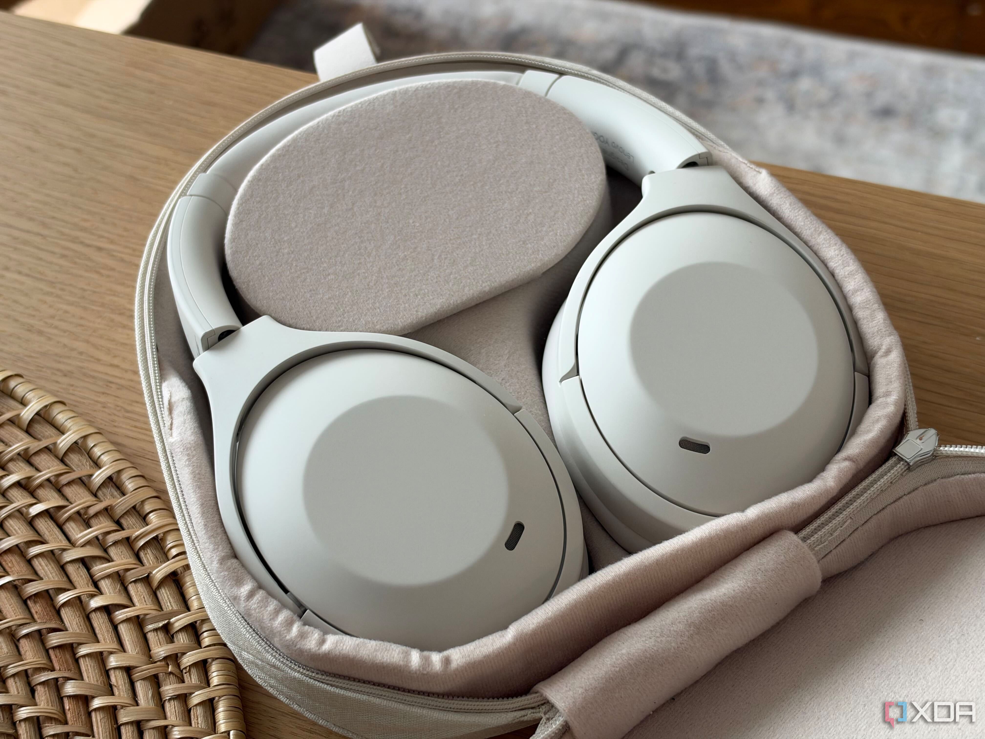 lenovo-yoga-headphone-pc-edition-tap-to-pair (4)