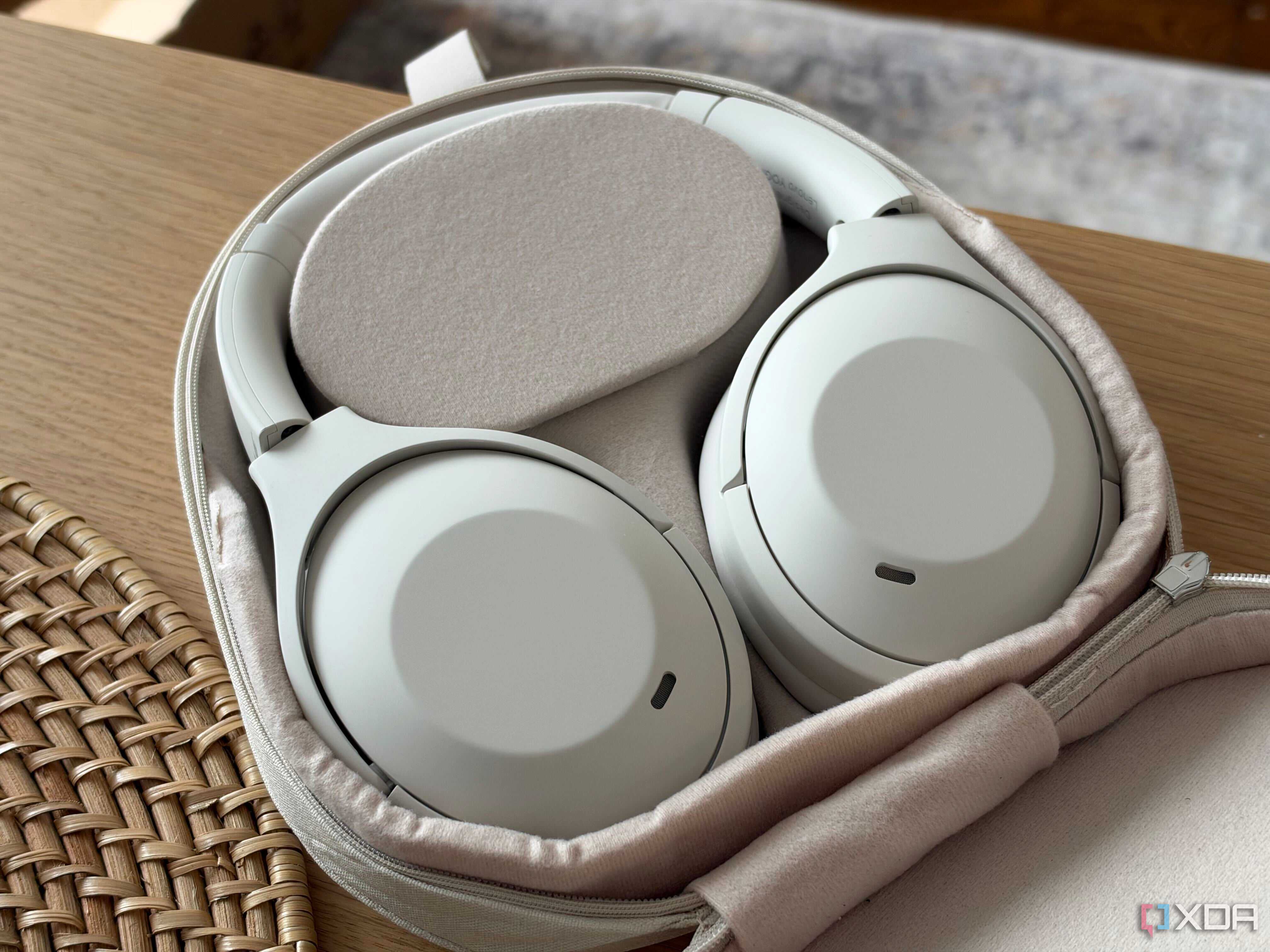 lenovo-yoga-headphone-pc-edition-tap-to-pair (4)