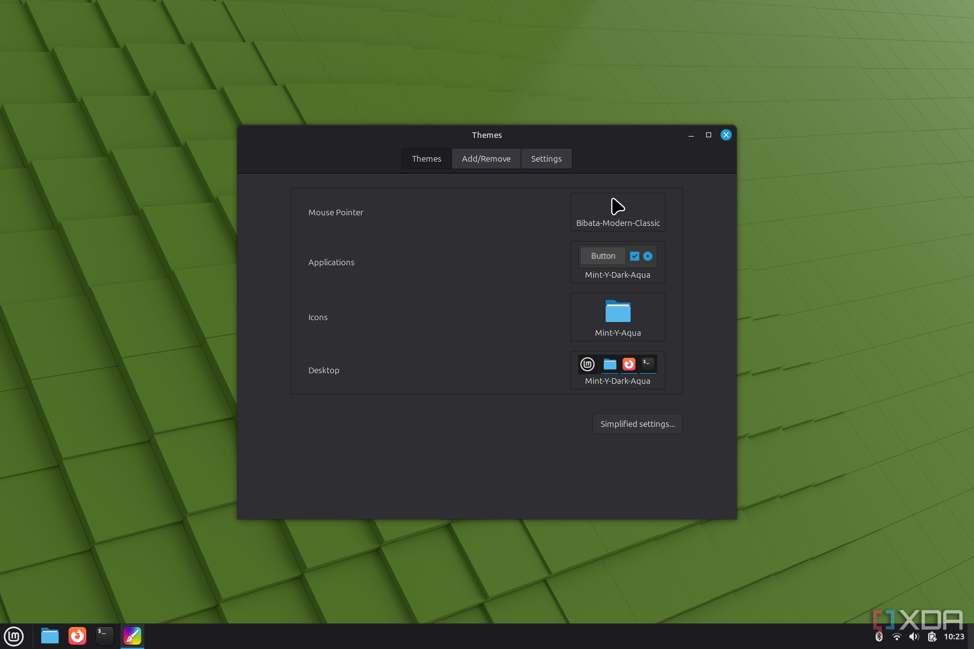 Screenshot of theming options in Linux Mint, including options for the mouse cursor, checkboxes, buttons, folder colors, and icons