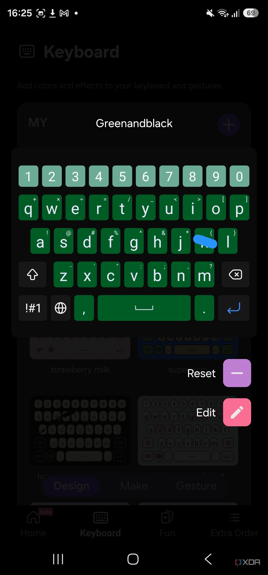 writing gesture in keys cafe