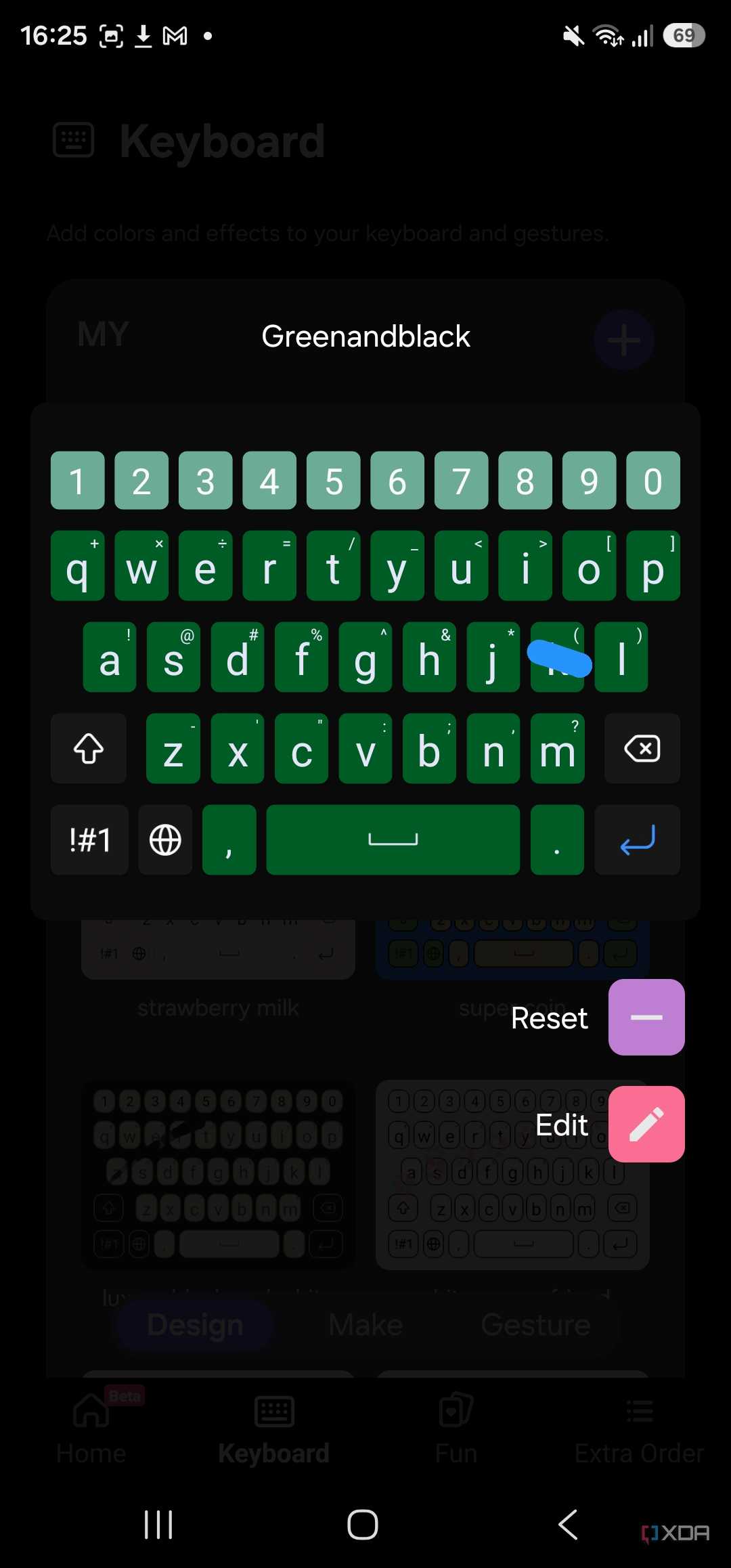 writing gesture in keys cafe